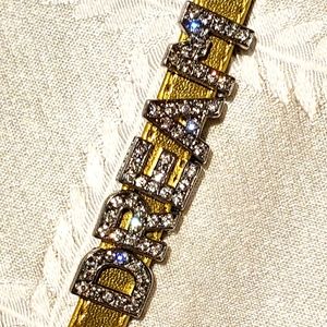 Bracelet. Expression statement bracelet.